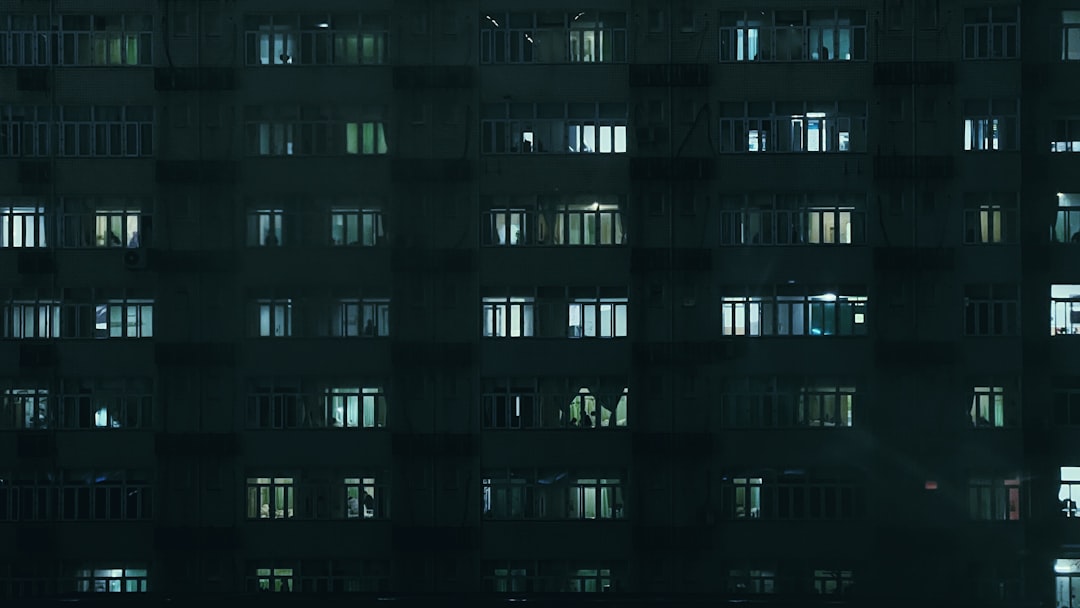 Apartamenty z prywatnym kinem: luksusowa rozrywka w zaciszu własnego mieszkania